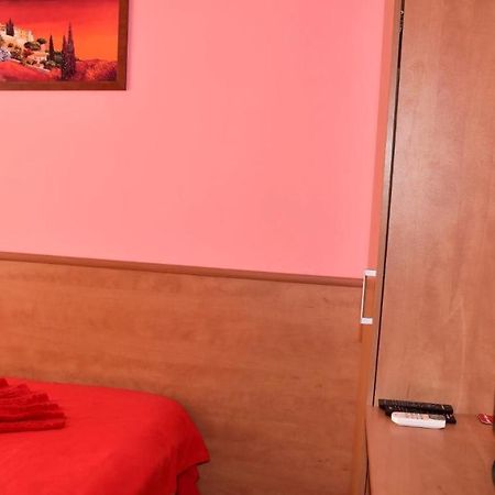 Семеен Хотел Лъки Byala Slatina Exterior foto