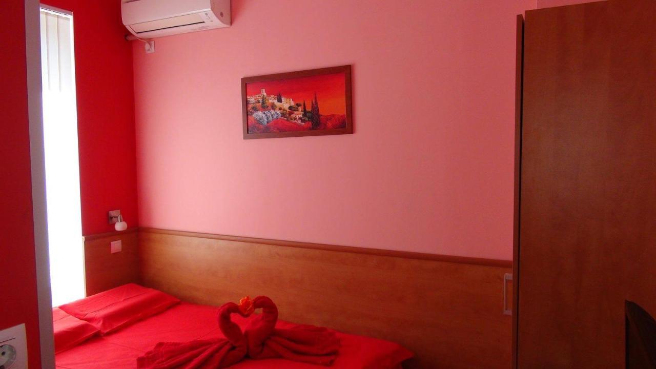 Семеен Хотел Лъки Byala Slatina Exterior foto